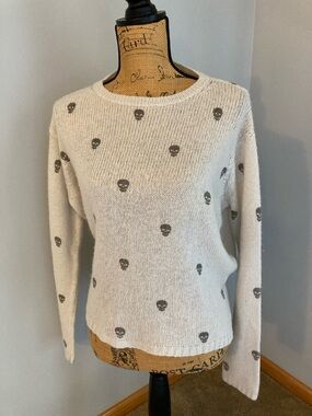 Wooden Ships Cream Crew Sweater w/Gray Skull Pattern Women S/M Mohair/Wool Blend
